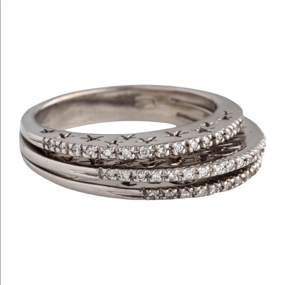 18k Diamond Band size 8, missing one stone. - Picture 4 of 4